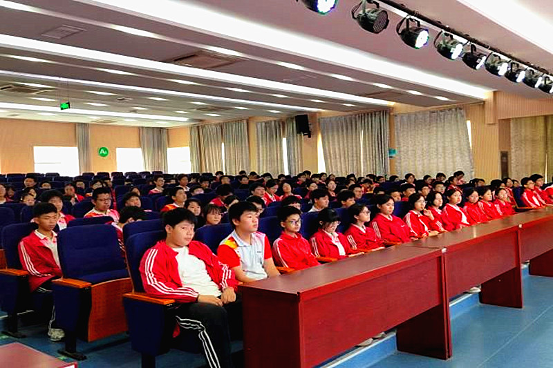 1750917314846924.jpg 江苏省南京市六合区六合高级中学附属初中关工委举办普法宣讲活动(2).jpg