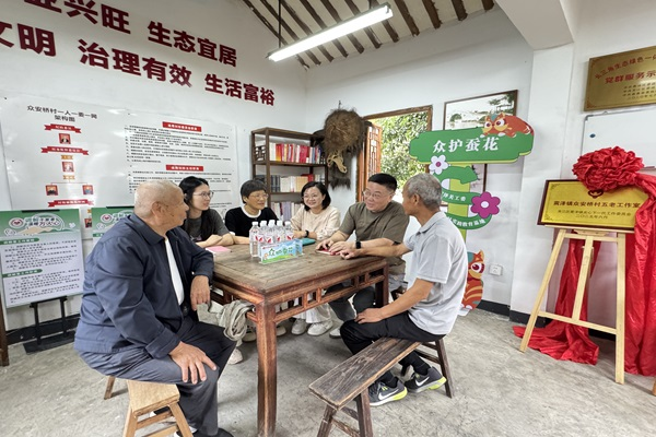 1751005244998320.png 震泽镇众安桥村“五老”工作站揭牌成立2.png