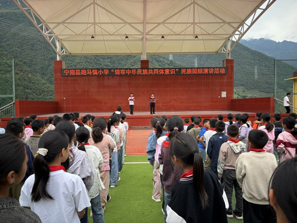 1751006101202766.png 演讲活动现场.png