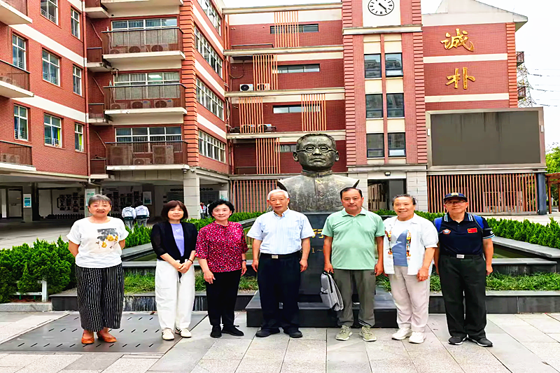 1751106761490237.png 江苏省南京市秦淮区教育关工委思想道德教育讲师团进校园开展大思政演讲(1).png