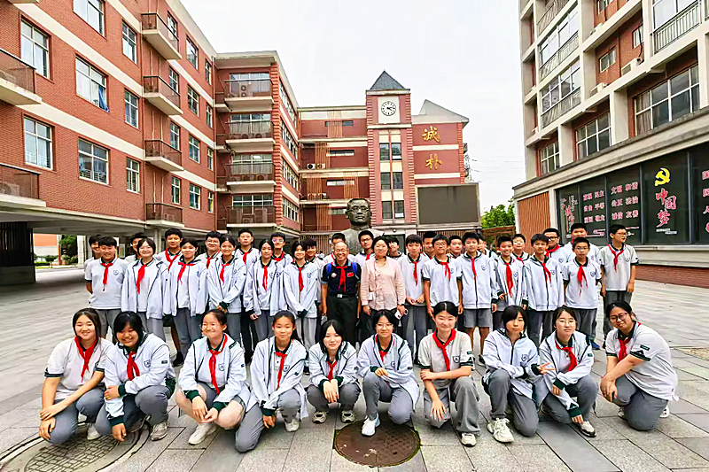1751106803525778.png 江苏省南京市秦淮区教育关工委思想道德教育讲师团进校园开展大思政演讲(5).png