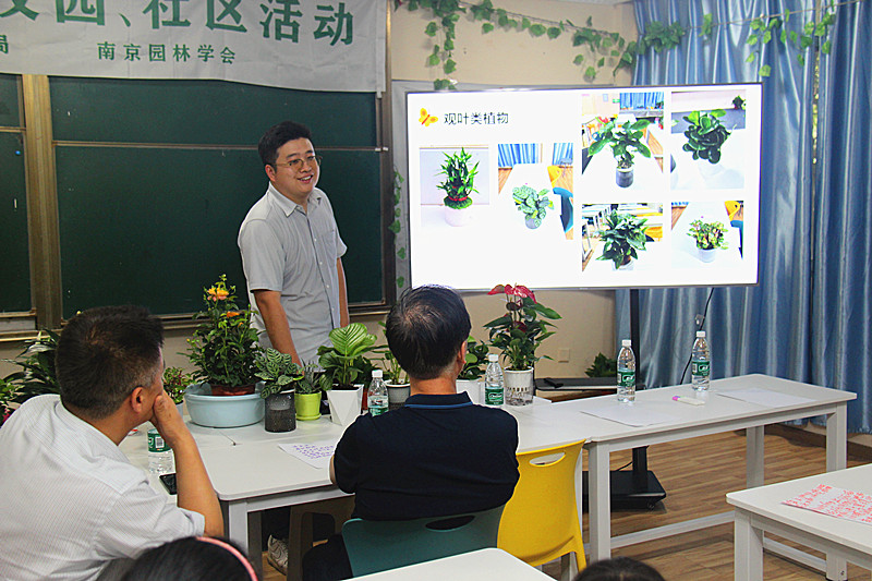 1751172700977616.jpg 建邺区南苑街道兴达社区开展“小手牵大手,共筑绿色家园”绿色种植实践活动(2).jpg