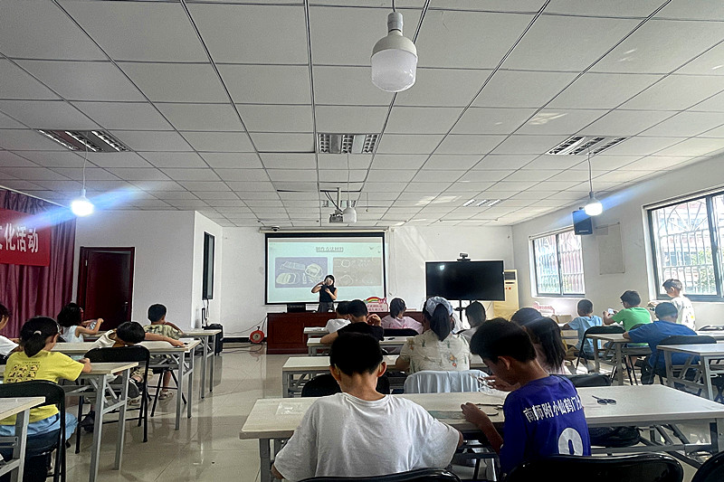 1751275285323904.jpg 江苏省南京市玄武区玄武湖街道仙鹤门关工委“奇趣探索家 夏日创想营”非遗传承主题活动(3).jpg
