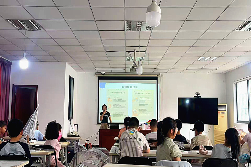 1751326005809987.jpg 江苏省南京市玄武区玄武湖街道仙鹤门社区关工委开展“青少年心理健康”主题活动(1).jpg