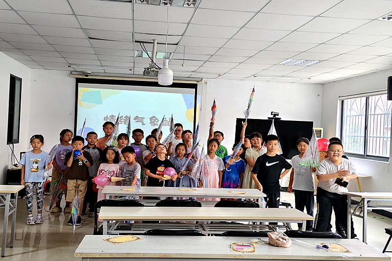1751326039155395.jpg 江苏省南京市玄武区玄武湖街道仙鹤门社区关工委开展“青少年心理健康”主题活动(5).jpg