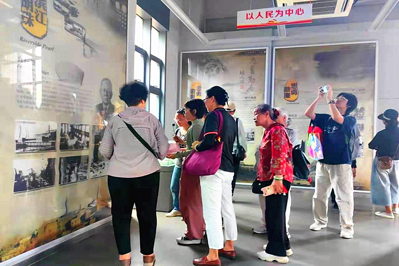 江苏省南京市玄武区梅园新村社区关工委组织“五老”探寻长江生态之美(1).jpg