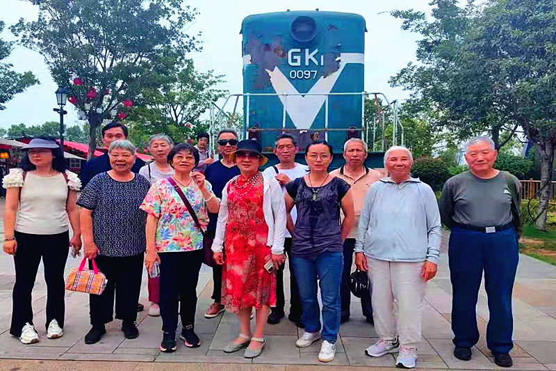 江苏省南京市玄武区梅园新村社区关工委组织“五老”探寻长江生态之美(3).jpg