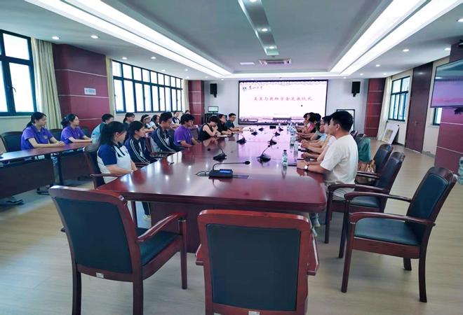 1751352456472054.png “美美与共”走进吴江中学奖助优秀学子.png