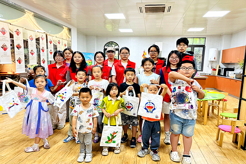 1751608043823904.jpg 江苏省南京市江宁区下墟社区关工委开展“小手绘绿意,童心筑未来”儿童环保实践活动(4).jpg