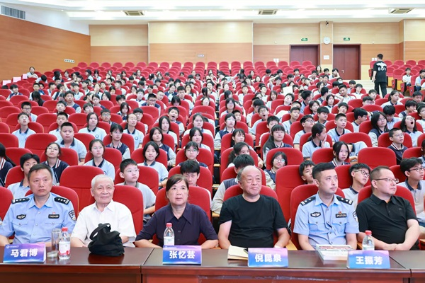 吴江区首家警校联动未成年人保护工作室揭牌2.png