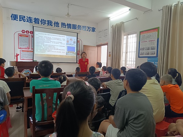 1751640498726937.jpg 7月1日,柳南区鹅山街道永前南社区关工小组开展“讲好抗战故事 铭记历史促成长——纪念抗战胜利80周年”活动(覃静).jpg