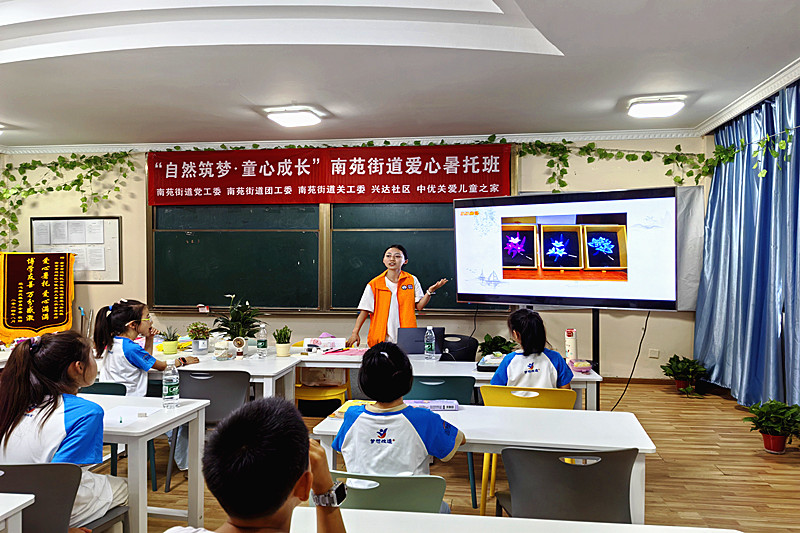 1751843571912444.jpg 建邺区南苑街道爱心暑托班暖心启幕,守护儿童快乐暑期(4).jpg