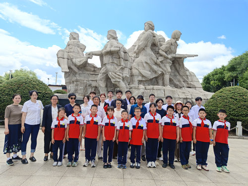 1751887735403172.jpg 新星小学七一活动3_副本.jpg