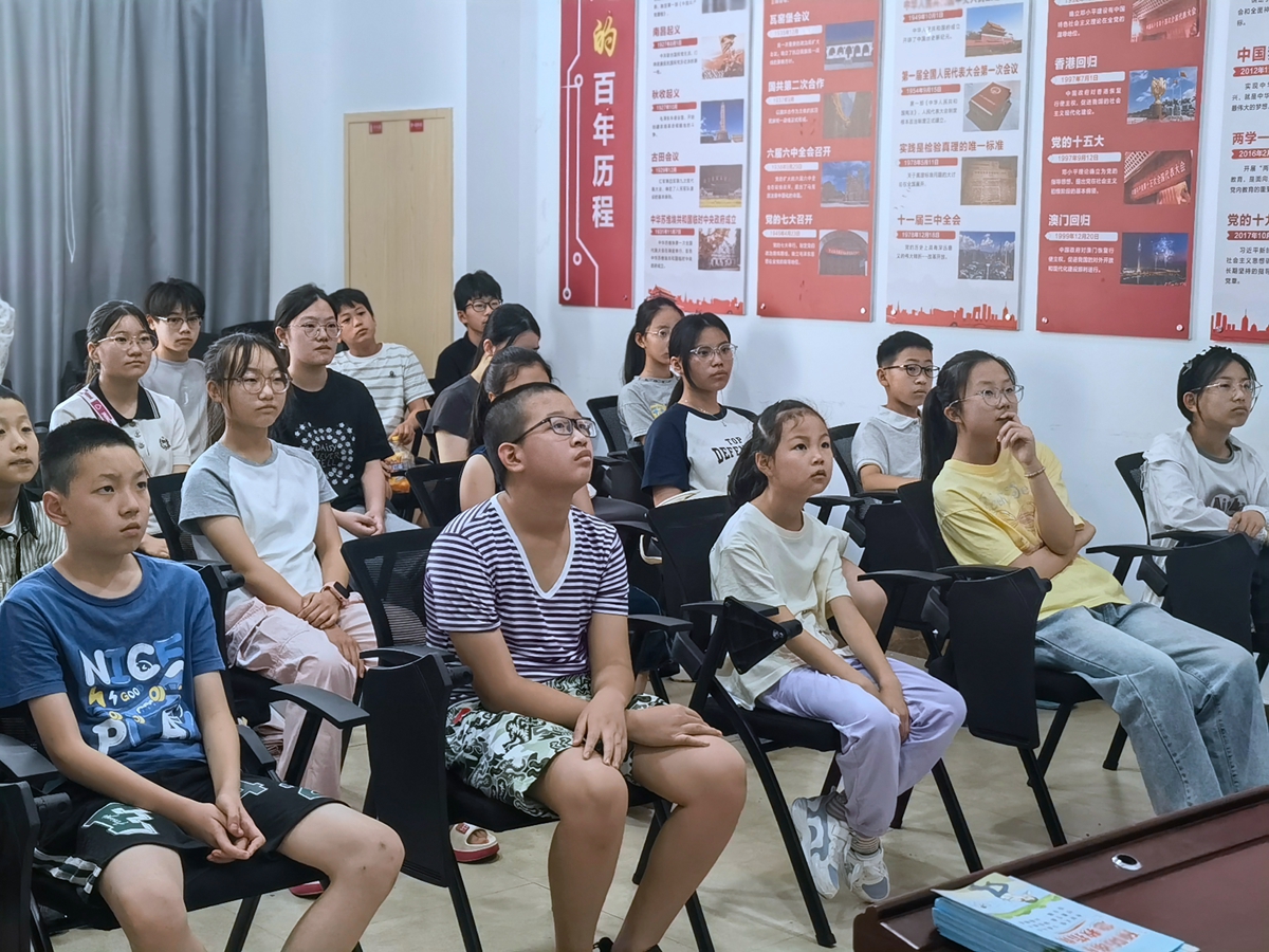 宁波市镇海区：九龙湖镇河源社区关工委开展“智绘少年梦，AI创未来”青少年科技启蒙教育活动2_副本.jpg