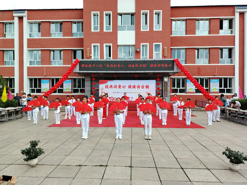 1751937683518321.jpg 桦林镇中心校诵经典展才艺活动2_副本.jpg