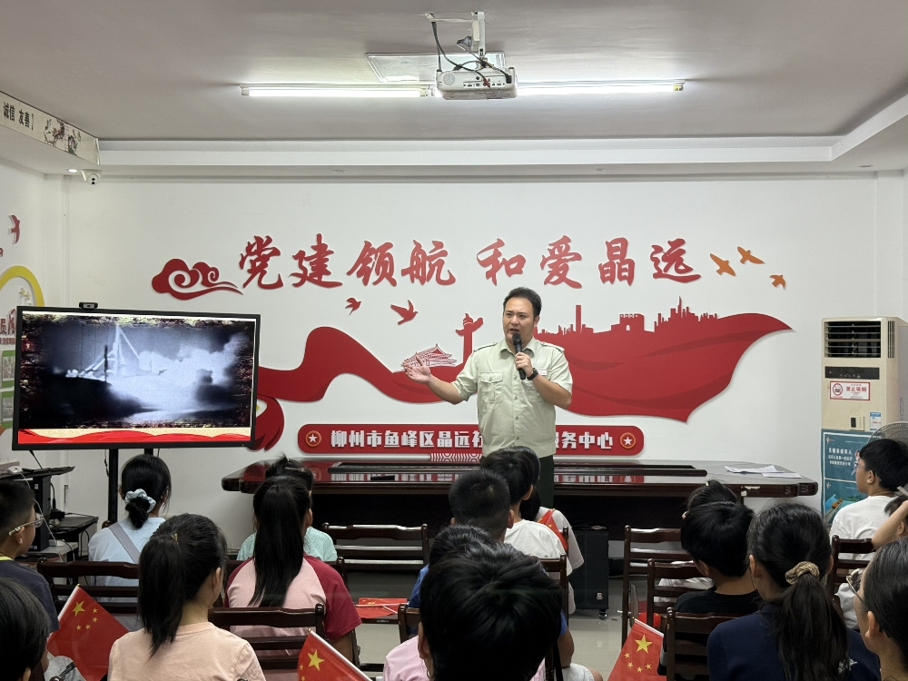 1751961493296976.jpg 广西柳州市鱼峰区晶远社区关工小组联合柳州市烈士陵园管理中心开展“弘扬英烈精神·凝聚奋进力量”活动2.jpg