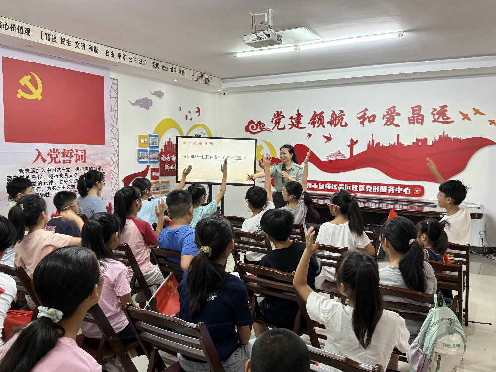 1751961502561288.jpg 广西柳州市鱼峰区晶远社区关工小组联合柳州市烈士陵园管理中心开展“弘扬英烈精神·凝聚奋进力量”活动3.jpg