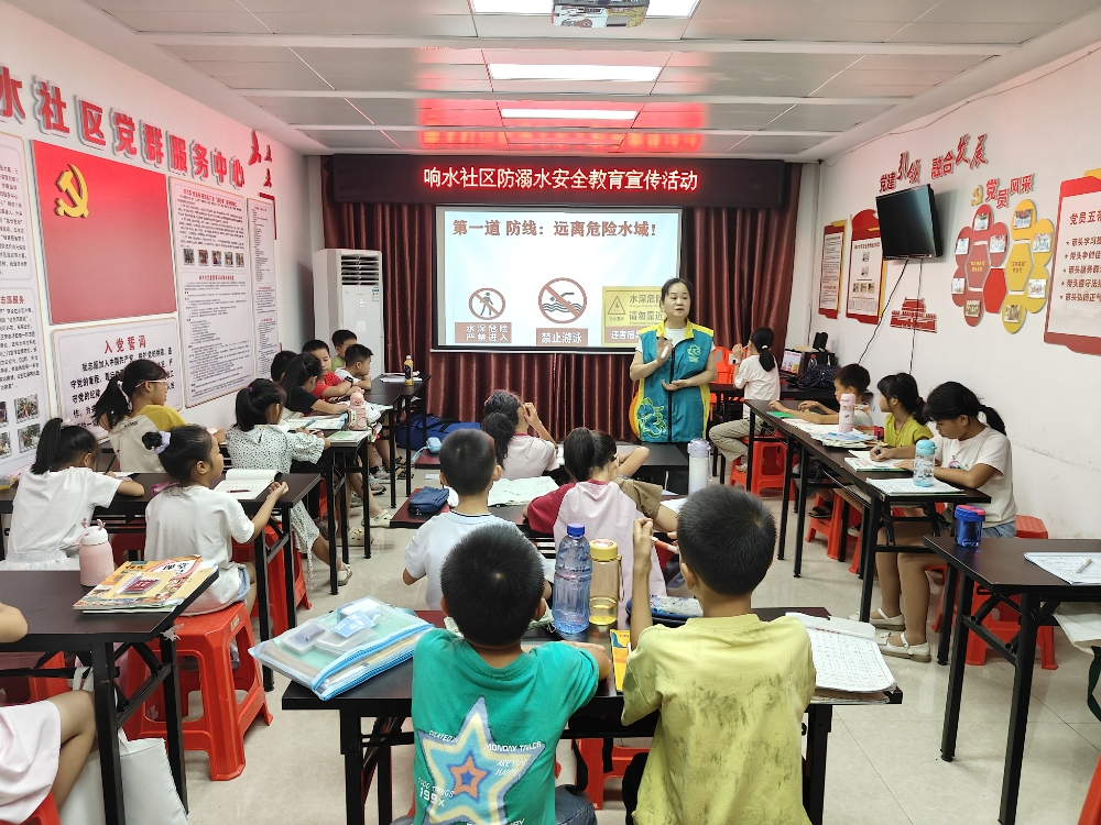 1751964188840496.jpg 广西柳州市鱼峰区白莲街道响水社区关工领导小组开展防溺水安全教育宣传活动 (2).jpg