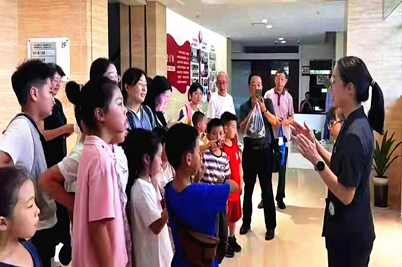 1752045453303754.jpg 江苏省南京市建邺区沙洲街道中胜社区青少年走进建邺区人民法院开展法治实践活动(1).jpg