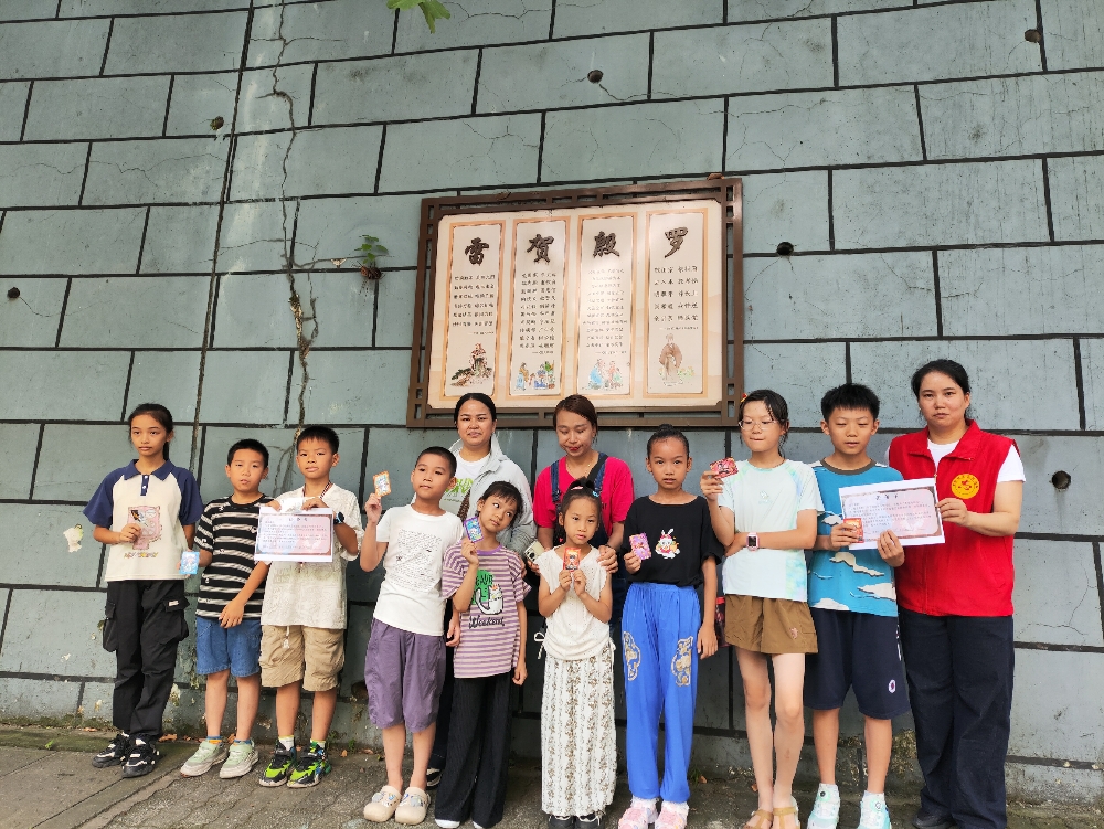 1752051069744135.jpg 广西柳州市鱼峰区天山社区青少年校外学习站开展“绘家风长卷 传千年家训” 暑期家风家训小课堂4.jpg