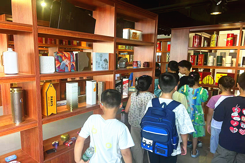 1752121200719058.jpg 宜兴市太华镇云湖村暑期青少年夏令营开启“工业研学之旅”(2).jpg