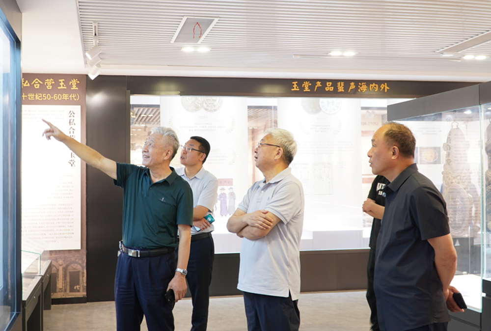 1752136771887619.jpg 任城区关工委到玉堂酱园历史博物馆调研.jpg
