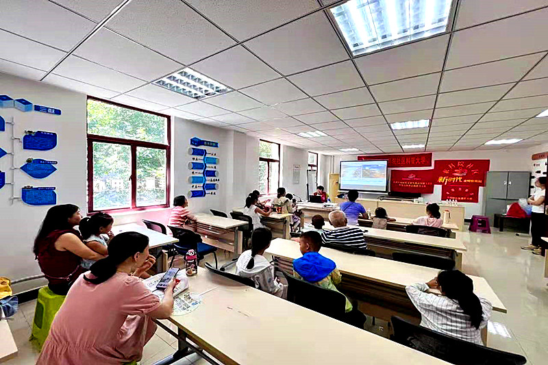 1752189265410199.jpg 江苏省南京市玄武区农科院社区关工委开展了“诗画山河——走进诗词里的山河”活动(2).jpg