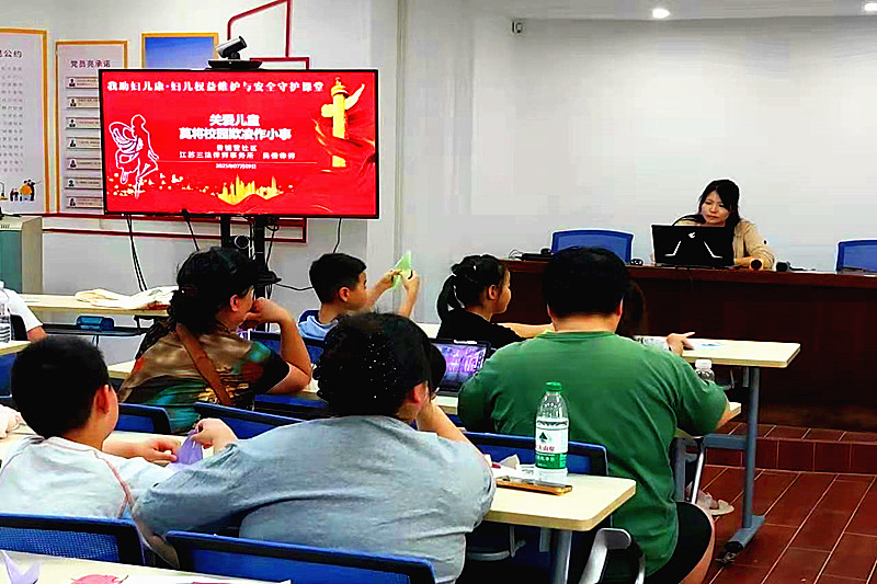1752315806921970.jpg 江苏省南京市玄武区新街口街道香铺营社区关工委联合开展未成年人主题的法治宣讲活动(1).jpg