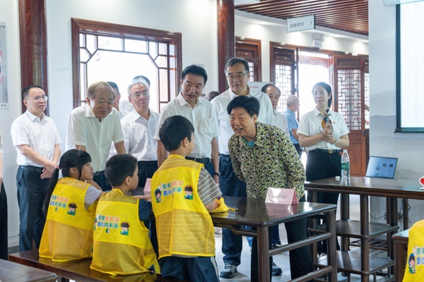 1752476432349511.jpg 省关工委主任张连珍调研吴江-盛泽镇--.jpg