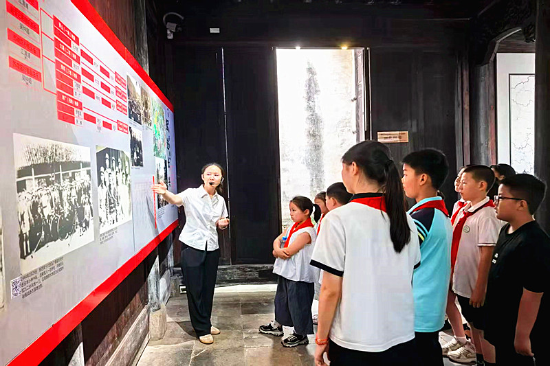 1752559605930405.jpg 宜兴市太华镇关工委联合组织苏浙皖毗邻青少年开展“寻访抗战印记”主题教育(2).jpg