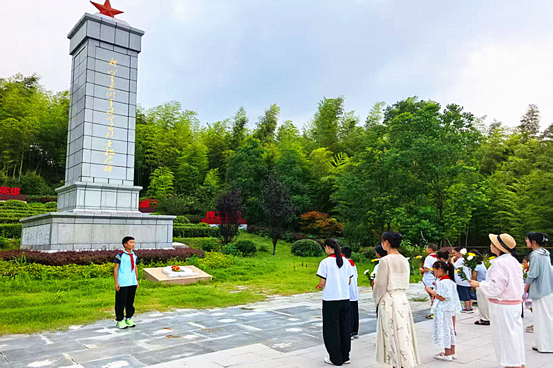 1752559631967446.jpg 宜兴市太华镇关工委联合组织苏浙皖毗邻青少年开展“寻访抗战印记”主题教育(5).jpg