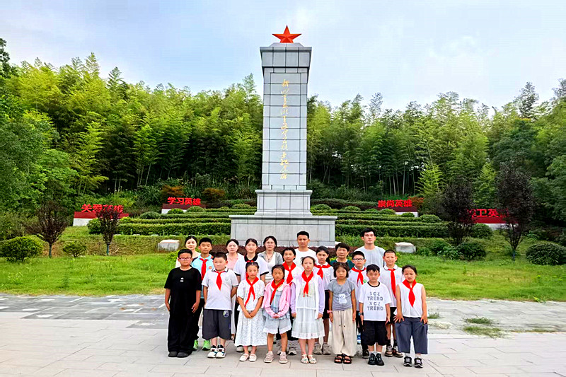 1752559638931344.jpg 宜兴市太华镇关工委联合组织苏浙皖毗邻青少年开展“寻访抗战印记”主题教育(6).jpg