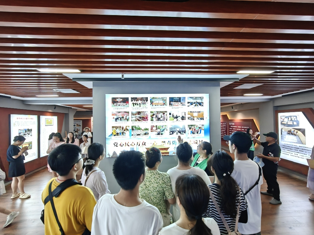 1752570842511527.jpg 广西柳州市鱼峰区红锋社区关工小组:“打卡”禁毒基地 上好暑期防毒课2.jpg