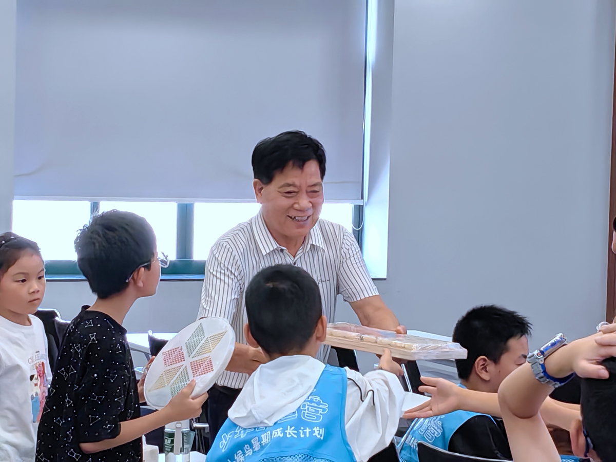 张云军慰问3.jpg