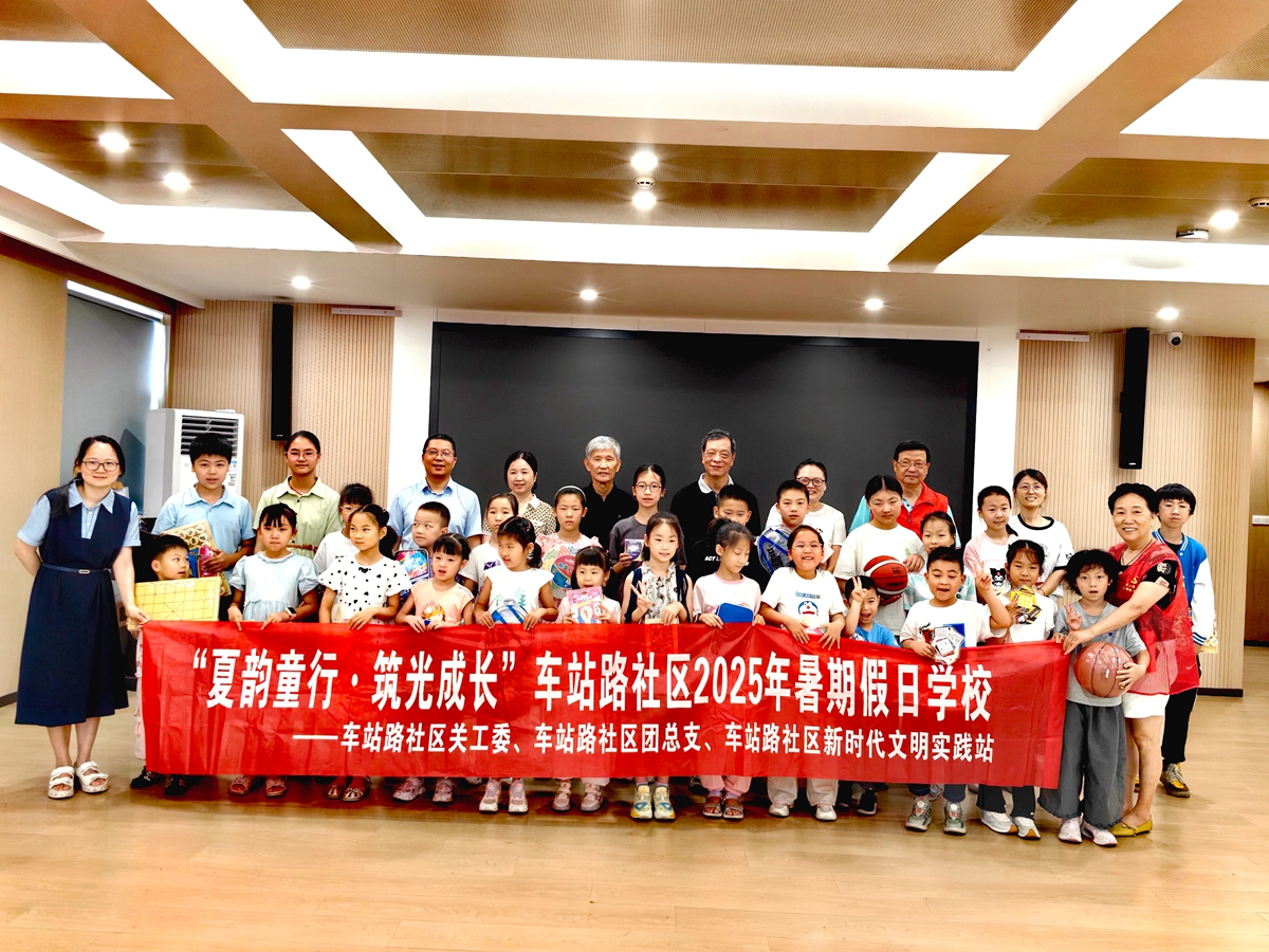 合影慰问1_副本.jpg
