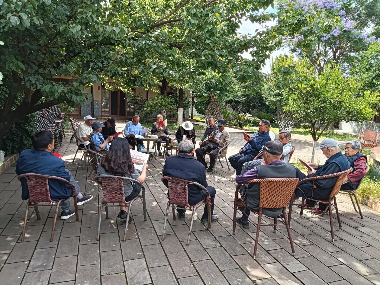 1752653857599936.jpg 主题党日活动学习全会精神.jpg