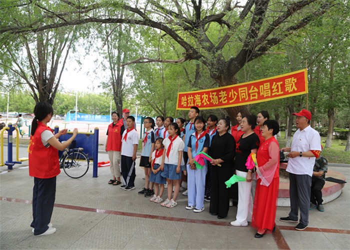 1752793364161572.jpg 唱红歌._副本.jpg