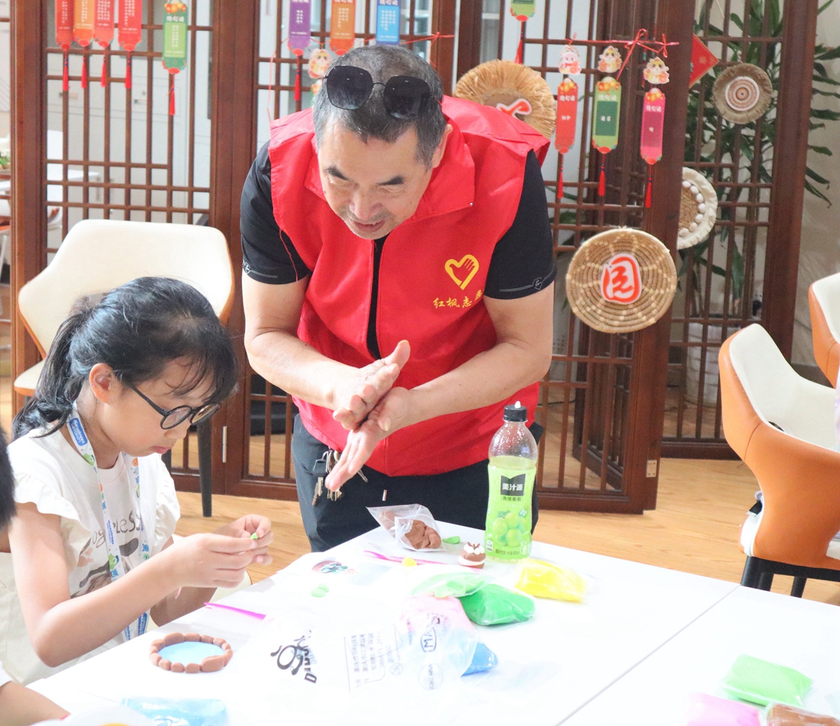 1752819834258367.jpg 大暑凝清韵 巧手绘廉荷4_副本.jpg