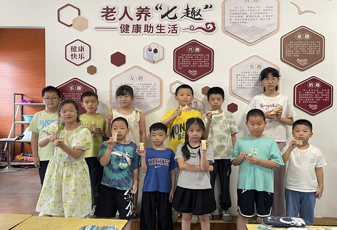 1753020570118696.jpg 【震泽镇】暑期“科技风” 点亮少年科技梦(信息七则)2.jpg