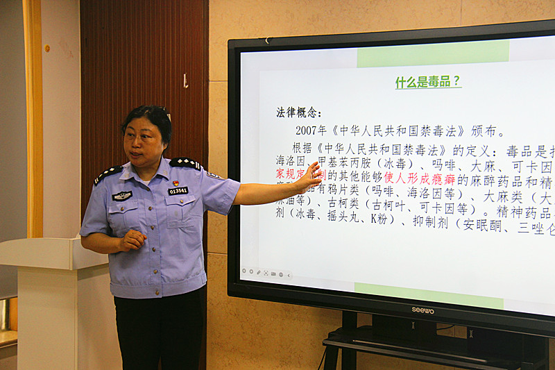 玄武湖街道关工委联合板仓派出所关工站开展禁毒知识宣传活动(2).jpg