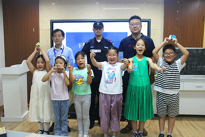 1753071612879174.jpg 江苏省南京市玄武区玄武湖街道关工委联合开展暑期青少年象棋课堂 (6).jpg