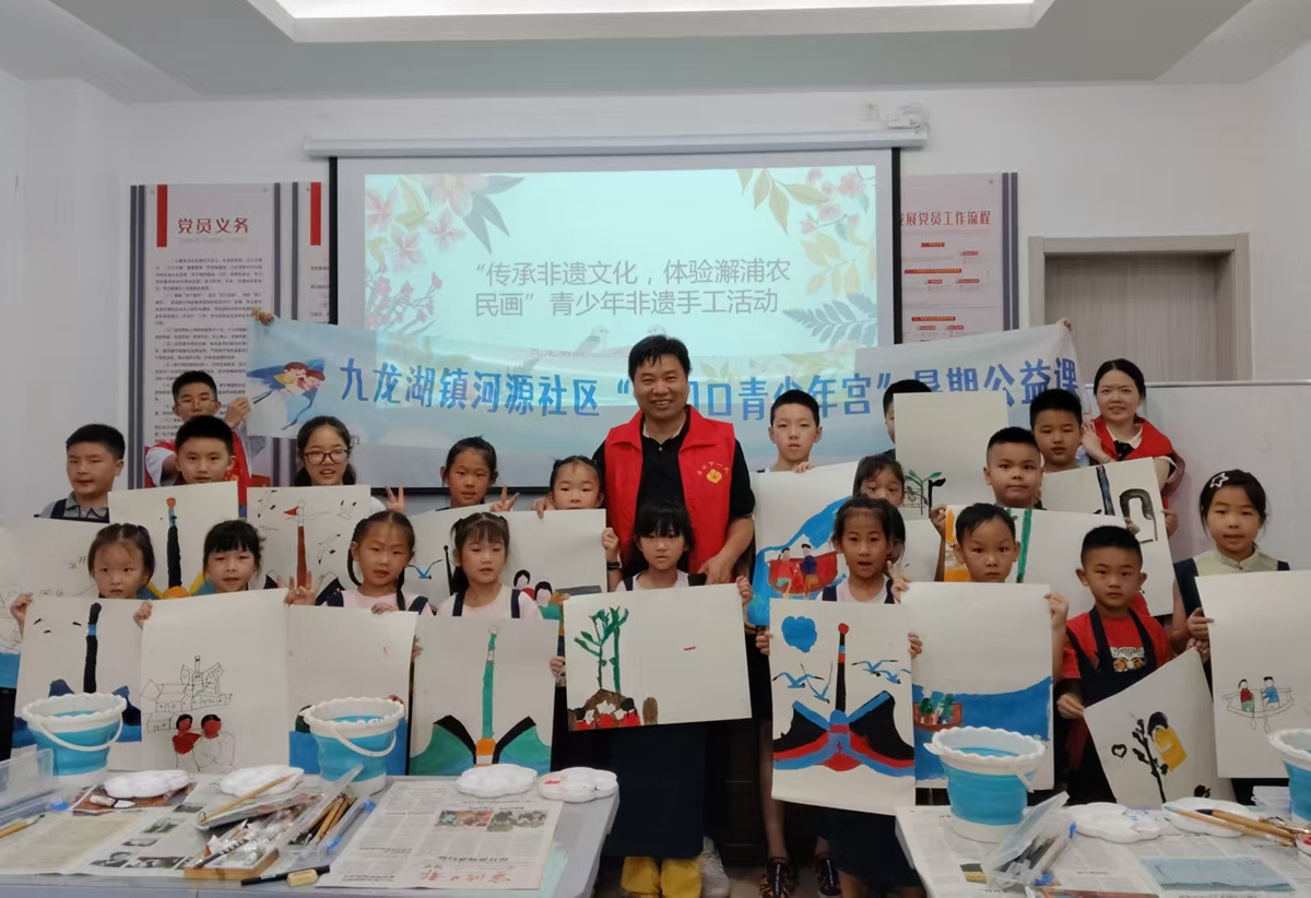 宁波市镇海区：九龙湖镇河源社区关工委开展“传承非遗文化，体验澥浦农民画”青少年非遗手工活动4_副本.jpg