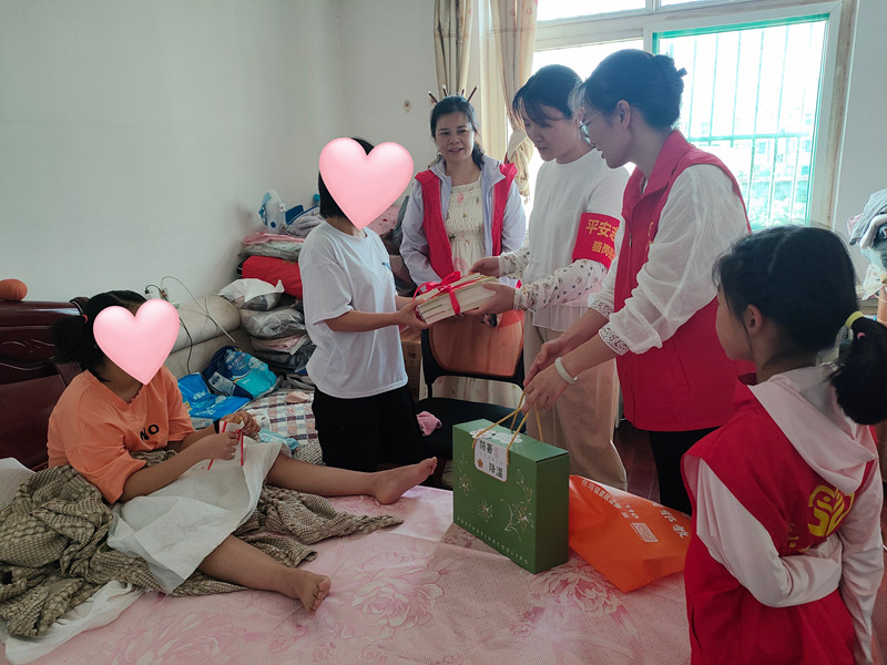1753431896650363.jpg 上门慰问困境儿童_副本.jpg