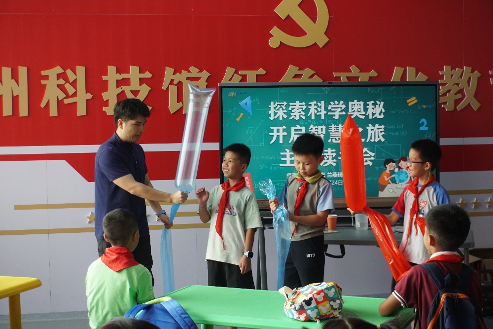 1753434792868336.jpg 比比谁能吹气又快又多.jpg