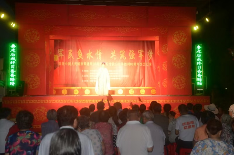 1753656448811758.jpg 沿江街道关工委组织观看军民主题文艺汇演4.jpg