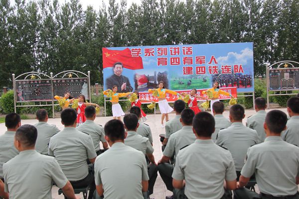 1753666218807916.jpg 少先队员表演舞蹈《快乐童年》_副本.jpg