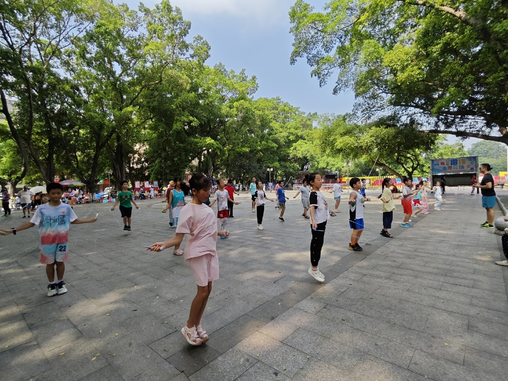 1753867933300215.jpg 【跃动青春 “绳”舞飞扬】一起跳起来.jpg