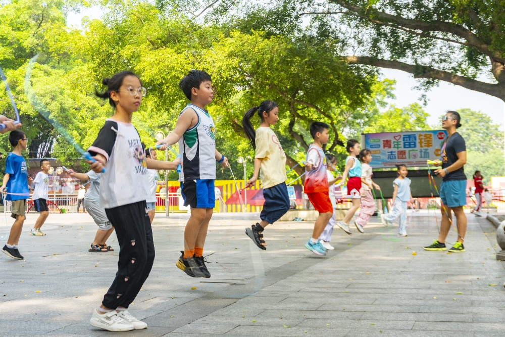 1753867946525411.jpg 【跃动青春 “绳”舞飞扬】逐步掌握连续跳跃的韵律.jpg