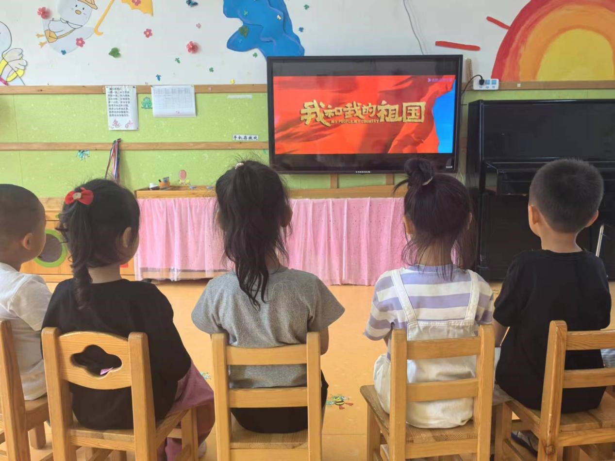 1754009155865130.jpg 白河看电影.jpg