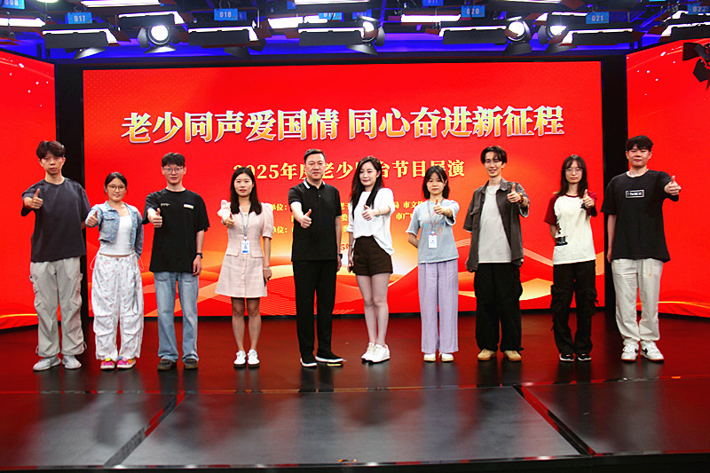 1754019531138002.jpg 玄武区关工委《南京AI情》亮相市老少同台展演,科技赋能民生故事引共鸣(6).jpg